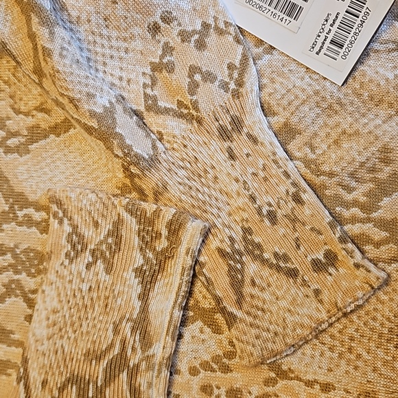 Olivaceous Reptile Print Lightweight Sweater - Picture 8 of 8